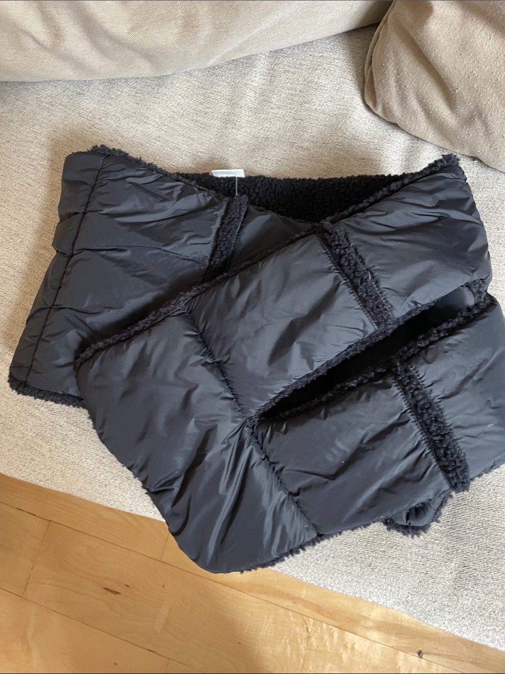 UGG scarf. $49 - Picture 3 of 5